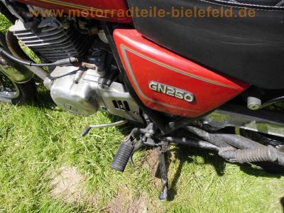 Suzuki_GN250_NJ25A_1994_Soft-Chopper_gesteppte_Sitzbank_original_Auspuff_3834_klassischer_Einzylinder_wie_DR250S_GN400_23.jpg