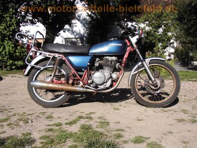 Kawasaki_KZ200A_Z200A_blau-rot_rostig_Einzylinder_Oldtimer_Gepaecktraeger_Papiere_1.jpg