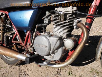 Kawasaki_KZ200A_Z200A_blau-rot_rostig_Einzylinder_Oldtimer_Gepaecktraeger_Papiere_19.jpg