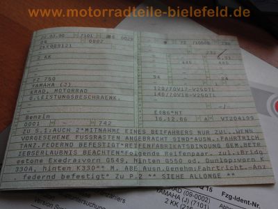 Yamaha_FZ_750_Genesis_2KK_grau-weiss_letztes_Modell_1990_17_Zoll_Vorderrad_Vollverkleidung_4in1_Auspuff_-_wie_1FN_3KT_85.jpg
