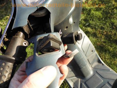 Piaggio_TPH_50_Typhoon_2T_weiss_Crash_SITOPLUS_Auspuff_-_Ersatzteile_Teile_spares_spare-parts_wie_TPH_Gilera_Storm_Puch_50_80_125_Typhoon_19.jpg