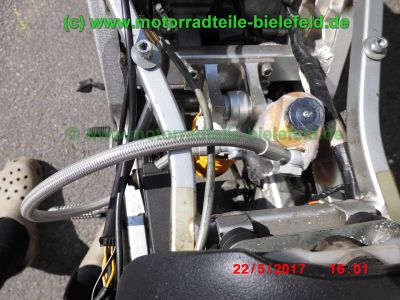 Suzuki_RGV250_GAMMA_VJ22B_Zweizylinder_Zweitakt_two-stroke_Supersportler_Tuning_an_Fahrwerk_Motor_-_no_VJ21_VJ23_Aprilia_RS250-43.jpg