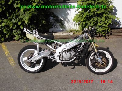 Suzuki_RGV250_GAMMA_VJ22B_Zweizylinder_Zweitakt_two-stroke_Supersportler_Tuning_an_Fahrwerk_Motor_-_no_VJ21_VJ23_Aprilia_RS250-54.jpg