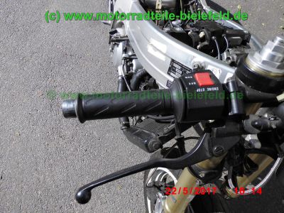 Suzuki_RGV250_GAMMA_VJ22B_Zweizylinder_Zweitakt_two-stroke_Supersportler_Tuning_an_Fahrwerk_Motor_-_no_VJ21_VJ23_Aprilia_RS250-57.jpg
