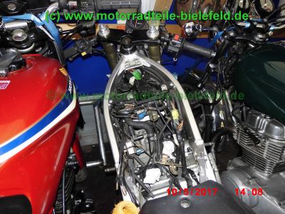 Suzuki_RGV250_GAMMA_VJ22B_Zweizylinder_Zweitakt_two-stroke_Supersportler_Tuning_an_Fahrwerk_Motor_-_no_VJ21_VJ23_Aprilia_RS250-7.jpg