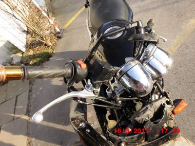 Suzuki_GSF1200S_Bandit_GV75A_crash_BOS-Auspuff_TRW_Lucas_Fussrasten_-_Ersatzteile_Teile_spares_spare-parts_wie_WVA9_9.JPG
