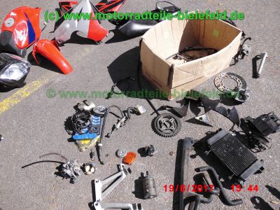 Honda_CBR125R_JC34_rot_Sturz_-_plus_Teile_Ersatzteile_parts_spares_spare-parts_ricambi_repuestos_wie_JC39-18.jpg