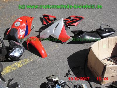 Honda_CBR125R_JC34_rot_Sturz_-_plus_Teile_Ersatzteile_parts_spares_spare-parts_ricambi_repuestos_wie_JC39-19.jpg