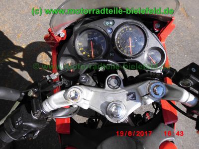 Honda_CBR125R_JC34_rot_Sturz_-_plus_Teile_Ersatzteile_parts_spares_spare-parts_ricambi_repuestos_wie_JC39-237.jpg