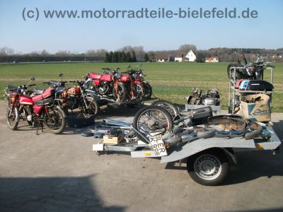 Honda_CB_125_K_blau-weiss_wie_CB_125_200_250_K_T_G_1.jpg